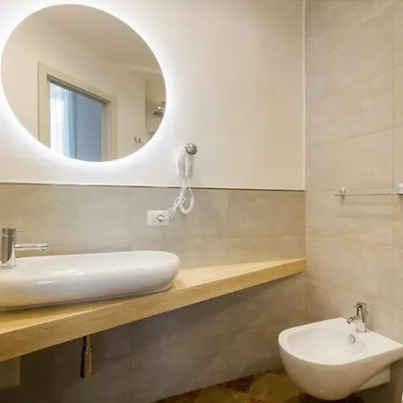 Reluxe Private Wellness לינה וארוחת בוקר 4*